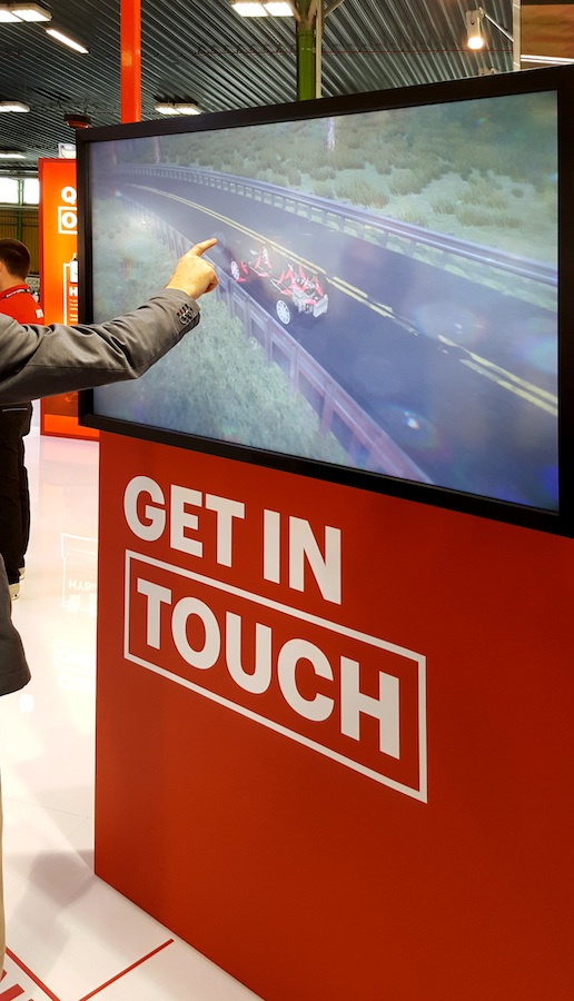 stand-motul-autopromotec-2017-touchscreen.jpg